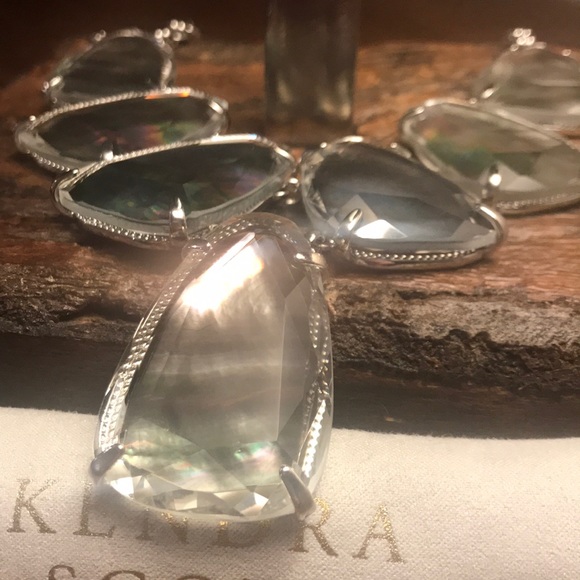 Kendra Scott Harlow Necklace Black Mother of Pearl - Picture 5 of 5